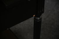 Paire de tables de nuit en bois laqué noir ouvrant par deux … (photo 6)