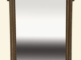 une image représentant un miroir orné d'un motif décoratif