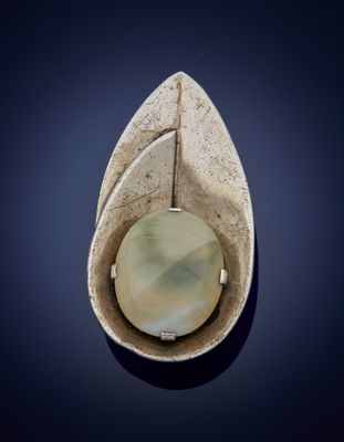 an image of a close up of a ring with a stone in it