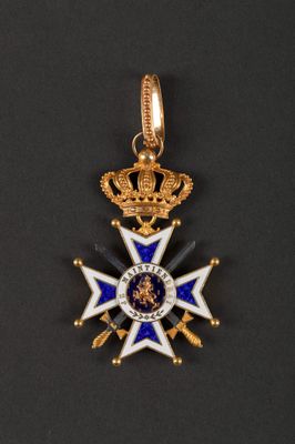 a close up of a medal with a crown on it
