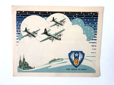 quatre avions volant dans le ciel au-dessus d'une ville