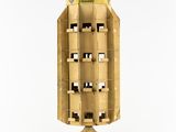 une boîte en carton contenant tout un tas de bouteilles