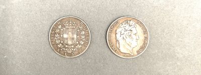 deux pièces d'argent sur lesquelles figurent le portrait d'une femme et une couronne
