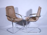 paire de fauteuils de salon chromés et en osier, avec accoudoirs et pieds