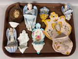un plateau sur lequel se trouve un plateau de figurines