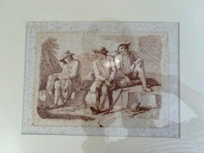 une photo d'une photo montrant un groupe de personnes assises sur un banc