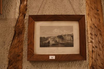 Deux gravures en noir "Nantes" dans des cadres en pitchpin à… - Photo 1