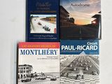 trois livres posés sur une table blanche, avec une photo en noir et blanc d'un circuit automobile