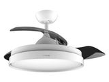 un gros plan d'un ventilateur de plafond équipé d'une lampe