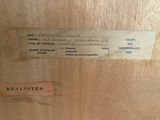 a label on a piece of wood that says realistes
