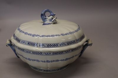 GIEN soupière en faïence émaillée bleu-blanc, prise du couve…