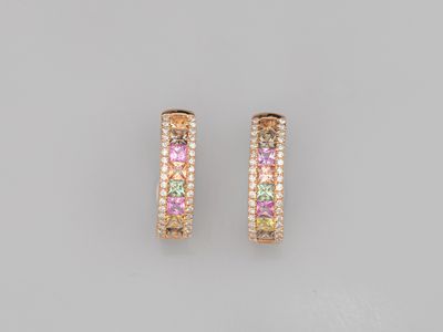 Paire de créole en or rose 750°/°° (18K), sertie de saphirs …