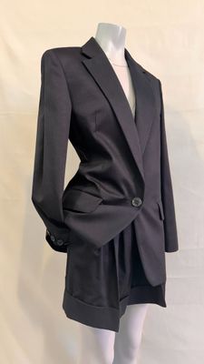 an image of a suit on a mannequin mannequin