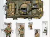 une photo d'une armée miniature exposée dans une vitrine