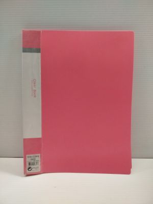 Le dossier rose est ouvert et prêt à être utilisé.
