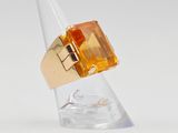 une image représentant une bague en or sertie d'une grosse citrine