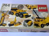 une boîte de legos contenant du matériel de construction