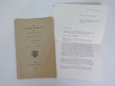 un livre ouvert à une page où figure une illustration
