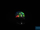 l'image d'un globe lumineux dans l'obscurité