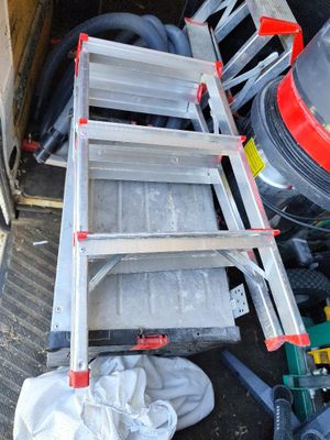 a ladder that is sitting in the back of a truck