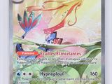 gros plan d'une carte pokemon dans un étui en plastique