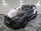 La Mazda CX-3 est garée sur un sol à damier