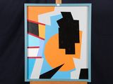 une image représentant un tableau posé sur un chevalet, sur fond noir