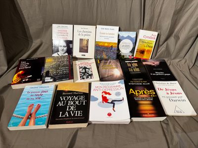 Lot de livres divers portant notament sur la religion