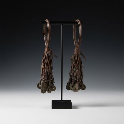 ÉTHIOPIE Paire de boucles d'oreille SURMA en cuir et pièces … - Photo 1