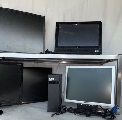 Lot Ordinateur et ecrans 1 Ordinateur ASUS EEE Top ET1602 av…