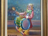 une peinture à l'huile représentant un clown jouant du tambour avec une cuillère en bois