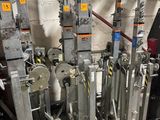 tout un tas de machines qui sont entreposées dans une pièce