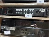 de nombreux types d'appareils électroniques exposés dans un magasin