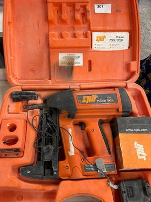 Spit Pulsar 700 avec recharge Adresse : Hôtel des ventes du …