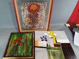 une photo d'une table sur laquelle sont posés des tableaux, et un tableau posé sur la table