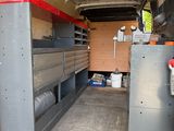 une photo de l'espace de chargement à l'arrière d'un camion de déménagement