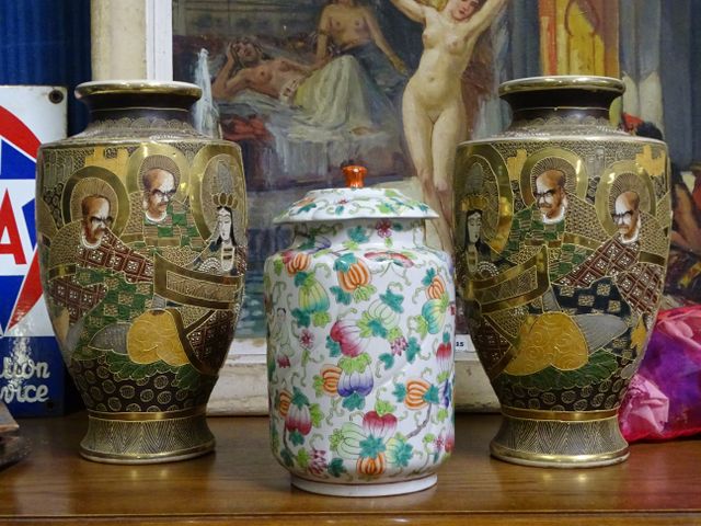 ASIE : Paire de vases Satsuma H : 36, joint pot couvert en porcel...