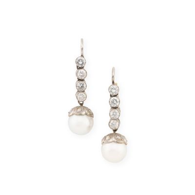 Paire de pendants d'oreilles en platine 850‰ et or gris 750‰…