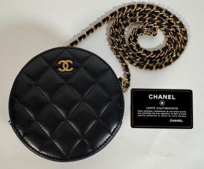 Sac rond matelassé noir Chanel avec bandoulière en chaîne