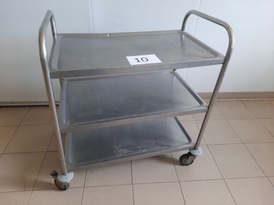 un chariot métallique sur lequel est apposée une pancarte sur le côté