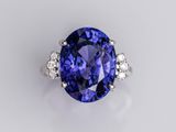 une bague en tanzanite et diamants