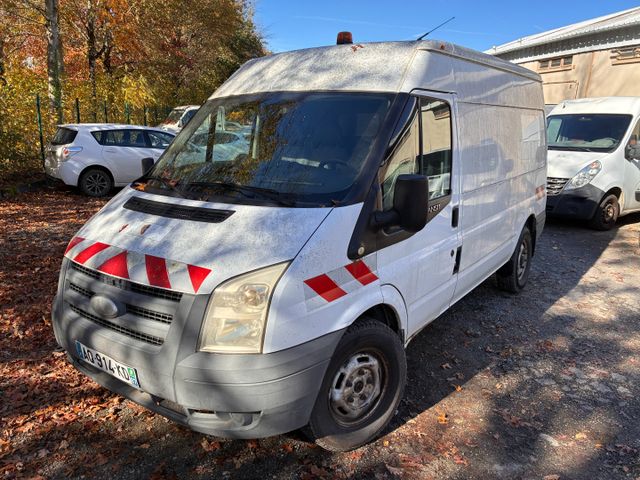 Véhicule utilitaire Ford Transit, immatriculé AQ-914-KD, 1ère mis...