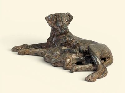 Pierre CHENET (XXe/XXIe) "Maman chien allongée allaitant deu…