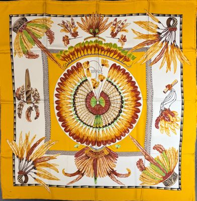 HERMÈS PARIS Carré 90 en twill de soie "Brazil", signé LT, e…