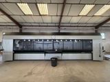 une grande machine placée au milieu d'une pièce