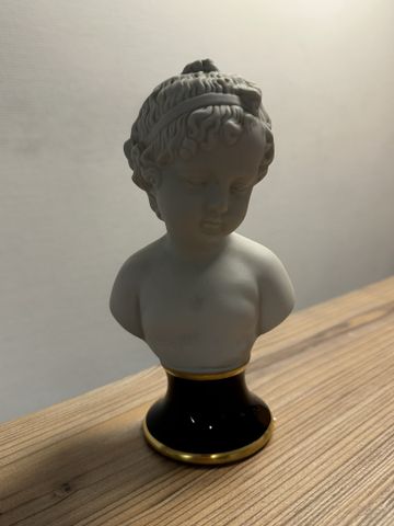 Tharaud. Limoges. Buste d’enfant en biscuit sur socle porcelaine 