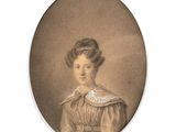 portrait d'une femme en robe avec un col en dentelle
