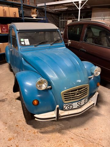 Véhicule particulier CITROEN 2cv6 spécial immatriculé 285 SE 87, ...