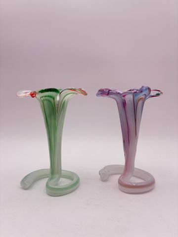 MURANO – Paire de soliflores en verre coloré. H 17 cm