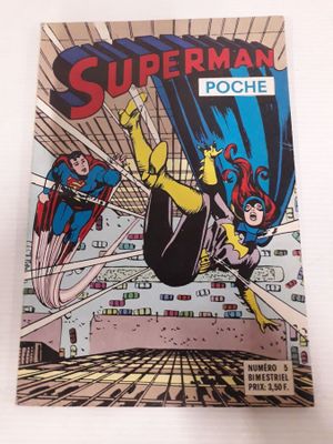 un gros plan sur une bande dessinée représentant Superman en plein vol